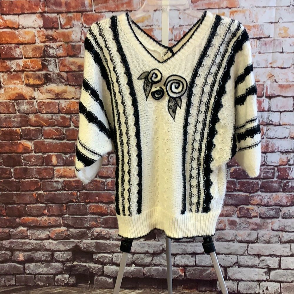 Beldoch Popper B & W Sweater